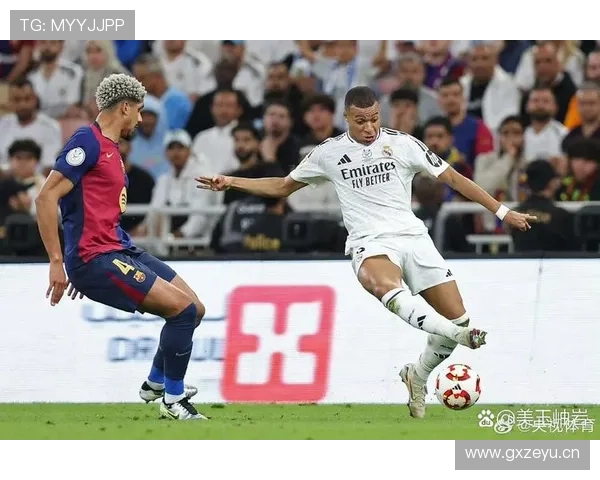 祖布门迪对阵皇马中场群的防守与出球分析 祖布门迪对阵皇马中场群的防守与出球分析