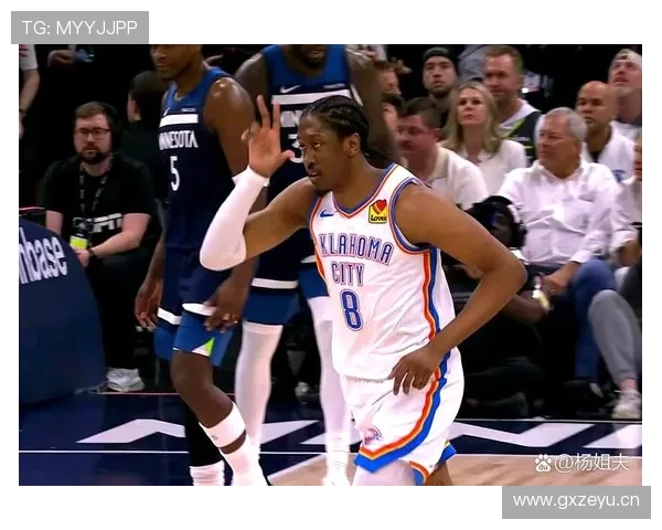 杰伦·威廉姆斯无球跑动制造错位，拉开雷霆进攻空间